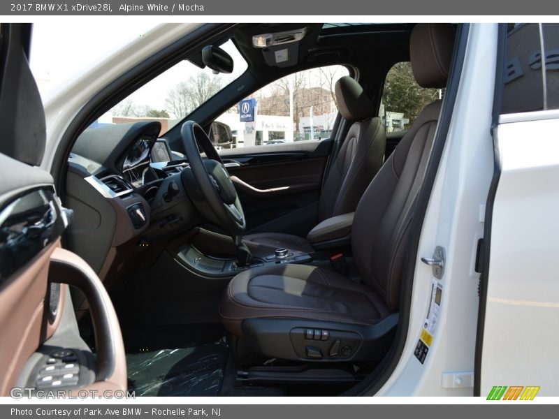Alpine White / Mocha 2017 BMW X1 xDrive28i