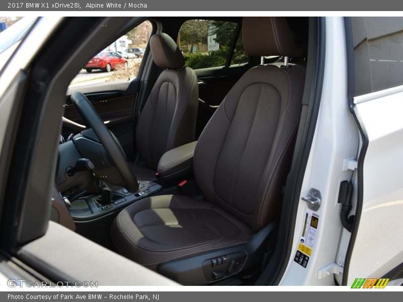 Alpine White / Mocha 2017 BMW X1 xDrive28i