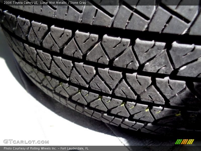 Lunar Mist Metallic / Stone Gray 2006 Toyota Camry LE