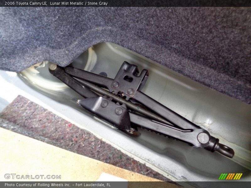 Lunar Mist Metallic / Stone Gray 2006 Toyota Camry LE