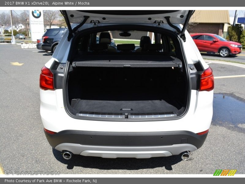 Alpine White / Mocha 2017 BMW X1 xDrive28i