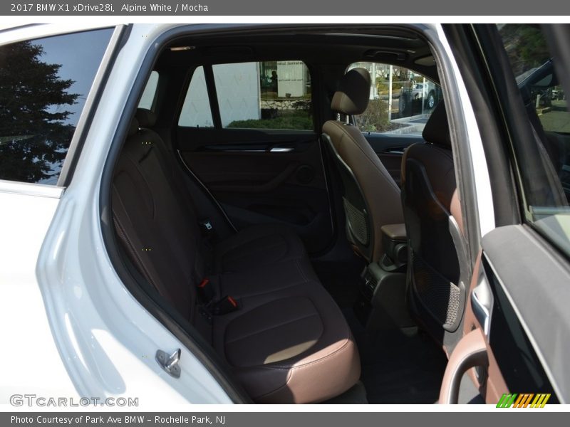 Alpine White / Mocha 2017 BMW X1 xDrive28i
