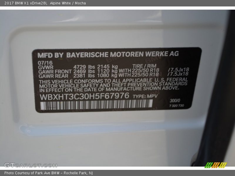 Alpine White / Mocha 2017 BMW X1 xDrive28i