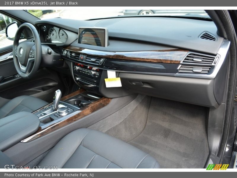 Dashboard of 2017 X5 xDrive35i