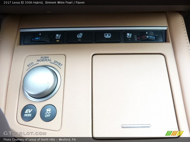 Controls of 2017 ES 300h Hybrid
