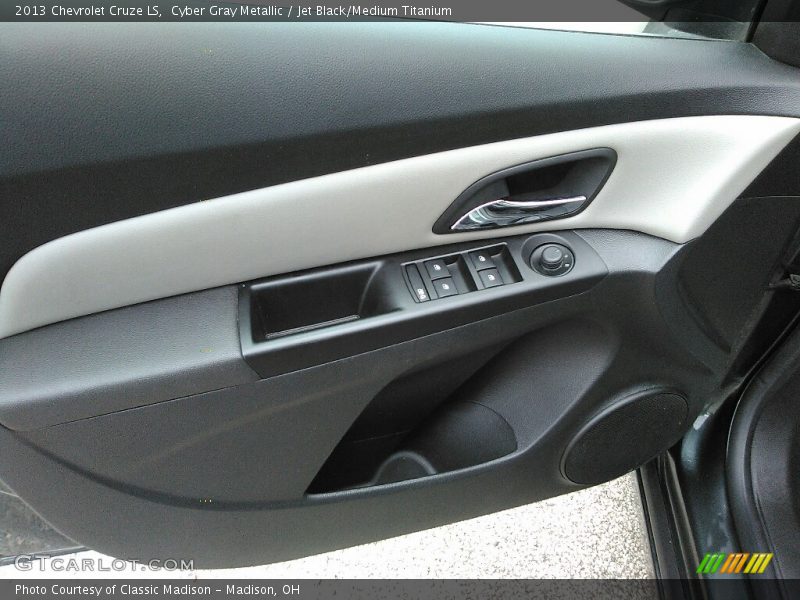 Cyber Gray Metallic / Jet Black/Medium Titanium 2013 Chevrolet Cruze LS