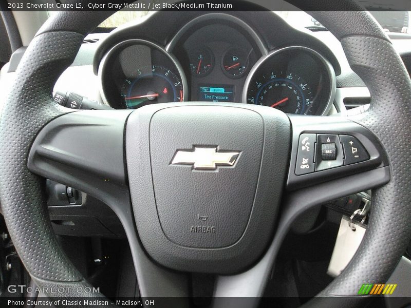 Cyber Gray Metallic / Jet Black/Medium Titanium 2013 Chevrolet Cruze LS