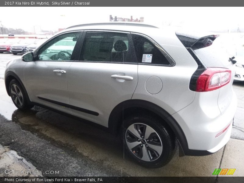 Silky Silver / Charcoal 2017 Kia Niro EX Hybrid