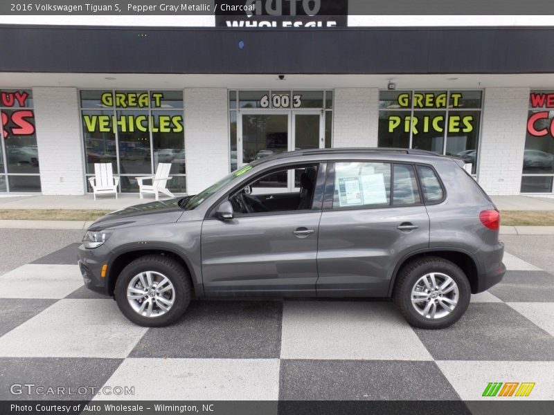 Pepper Gray Metallic / Charcoal 2016 Volkswagen Tiguan S