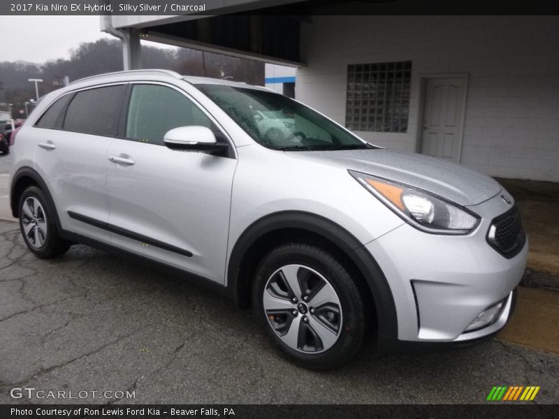 Front 3/4 View of 2017 Niro EX Hybrid