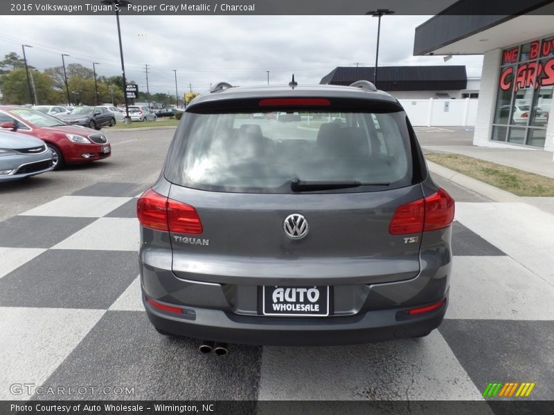 Pepper Gray Metallic / Charcoal 2016 Volkswagen Tiguan S