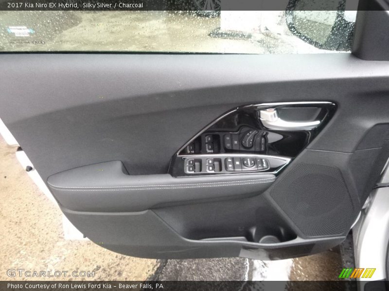 Silky Silver / Charcoal 2017 Kia Niro EX Hybrid
