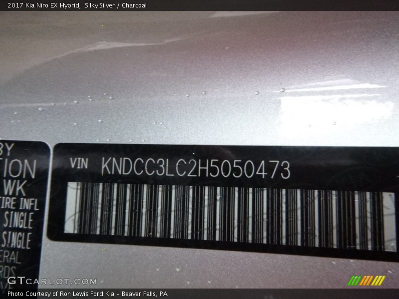 Silky Silver / Charcoal 2017 Kia Niro EX Hybrid