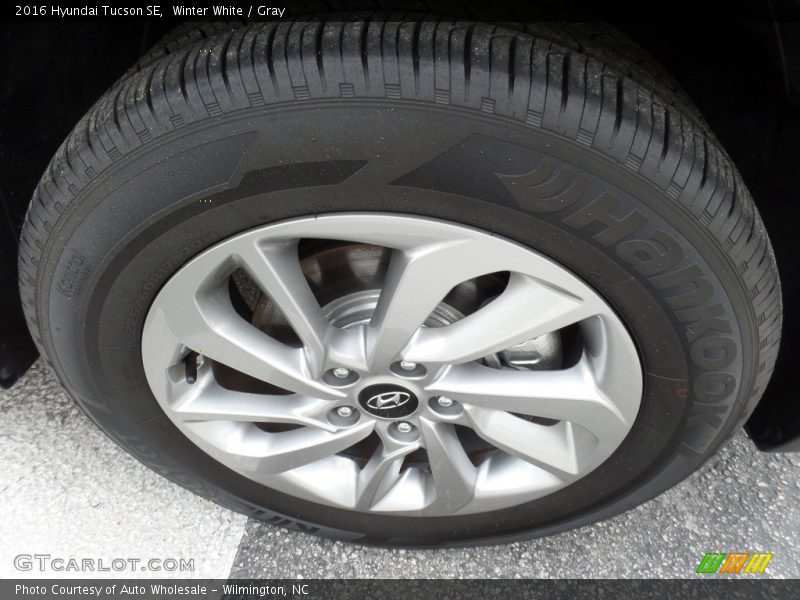 Winter White / Gray 2016 Hyundai Tucson SE