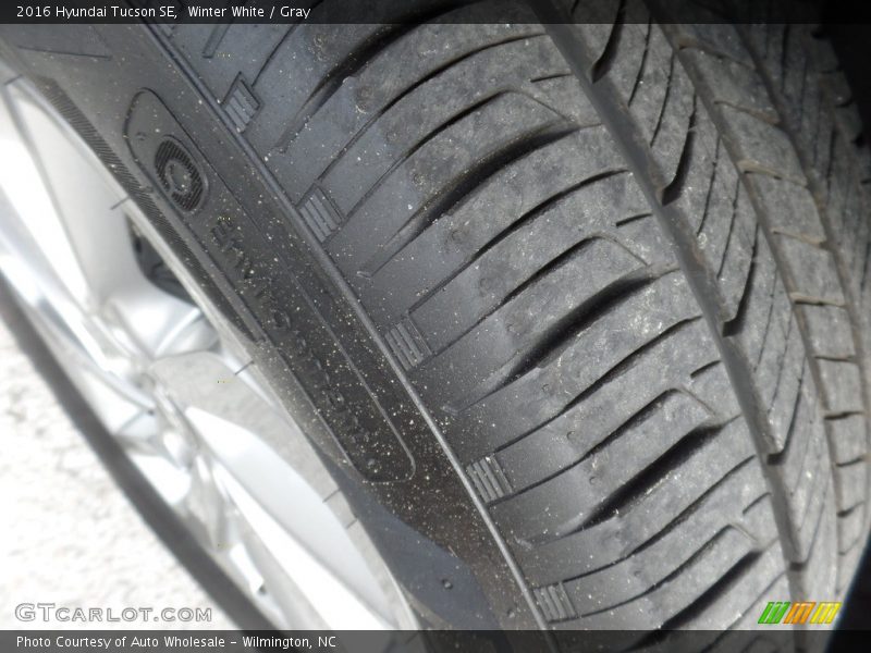 Winter White / Gray 2016 Hyundai Tucson SE