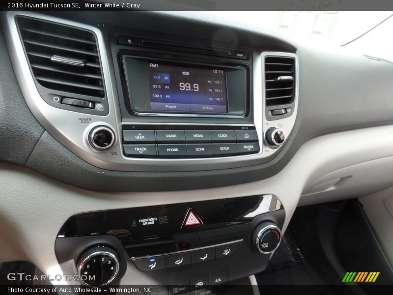 Winter White / Gray 2016 Hyundai Tucson SE