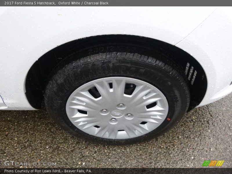 Oxford White / Charcoal Black 2017 Ford Fiesta S Hatchback