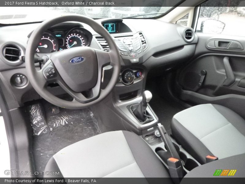 Oxford White / Charcoal Black 2017 Ford Fiesta S Hatchback