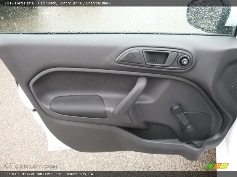 Oxford White / Charcoal Black 2017 Ford Fiesta S Hatchback