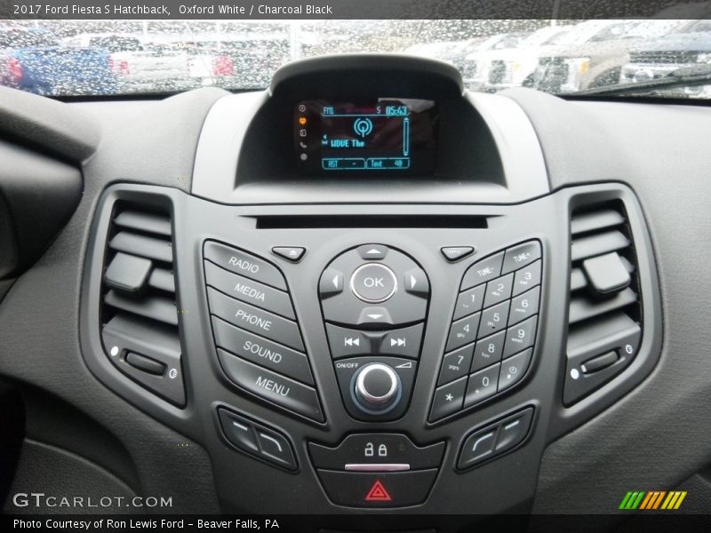 Oxford White / Charcoal Black 2017 Ford Fiesta S Hatchback
