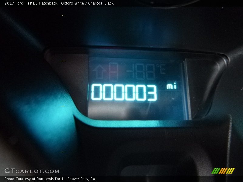 Oxford White / Charcoal Black 2017 Ford Fiesta S Hatchback