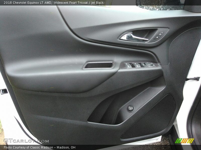 Iridescent Pearl Tricoat / Jet Black 2018 Chevrolet Equinox LT AWD