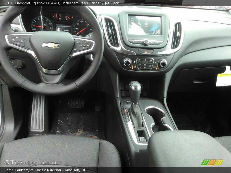 Iridescent Pearl Tricoat / Jet Black 2018 Chevrolet Equinox LT AWD