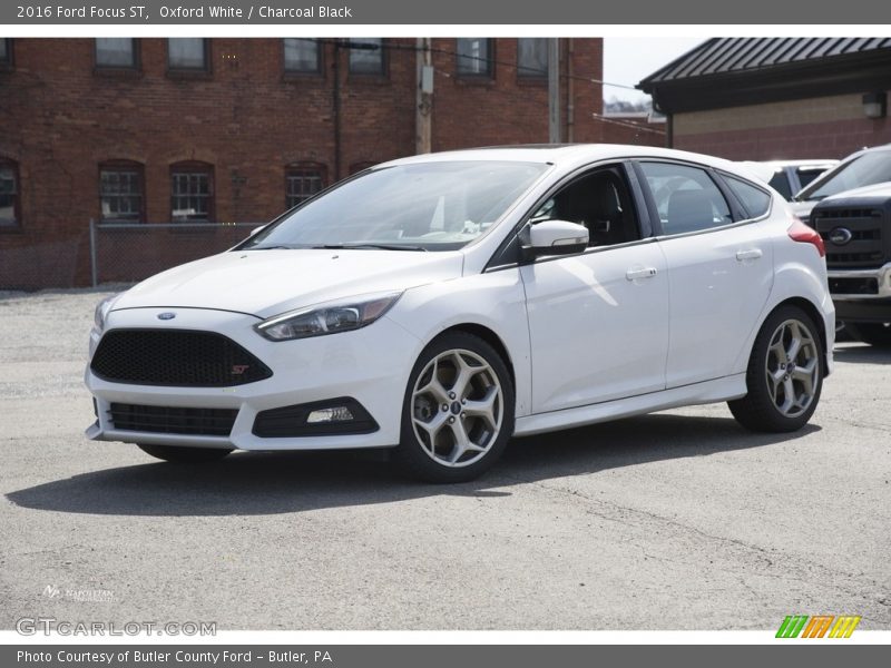 Oxford White / Charcoal Black 2016 Ford Focus ST