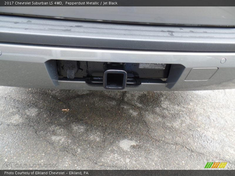 Pepperdust Metallic / Jet Black 2017 Chevrolet Suburban LS 4WD