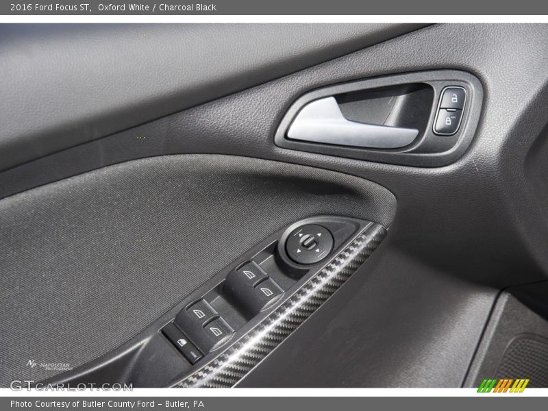 Oxford White / Charcoal Black 2016 Ford Focus ST