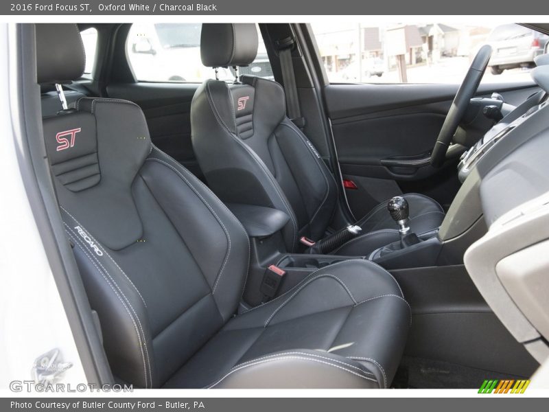 Oxford White / Charcoal Black 2016 Ford Focus ST