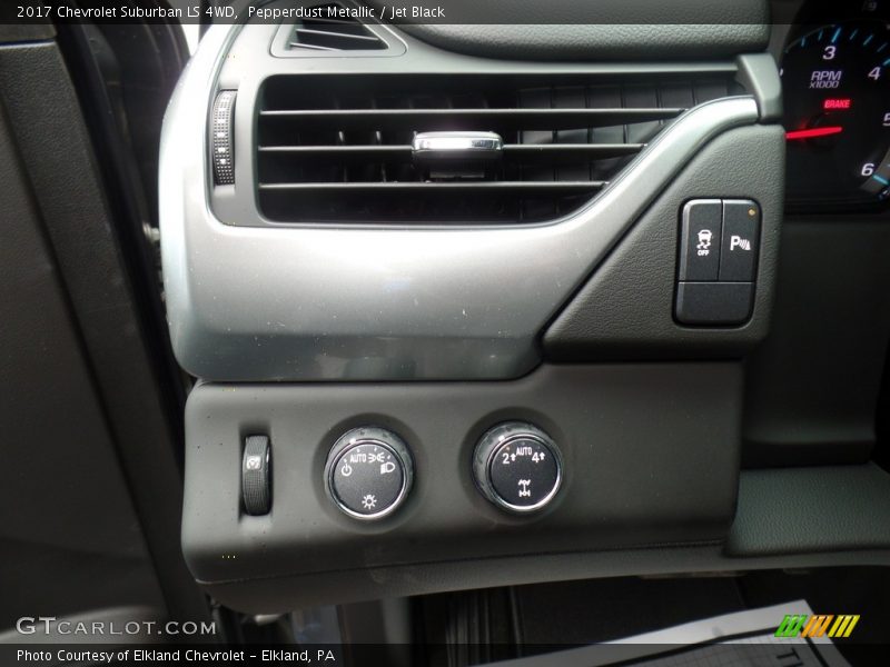 Pepperdust Metallic / Jet Black 2017 Chevrolet Suburban LS 4WD