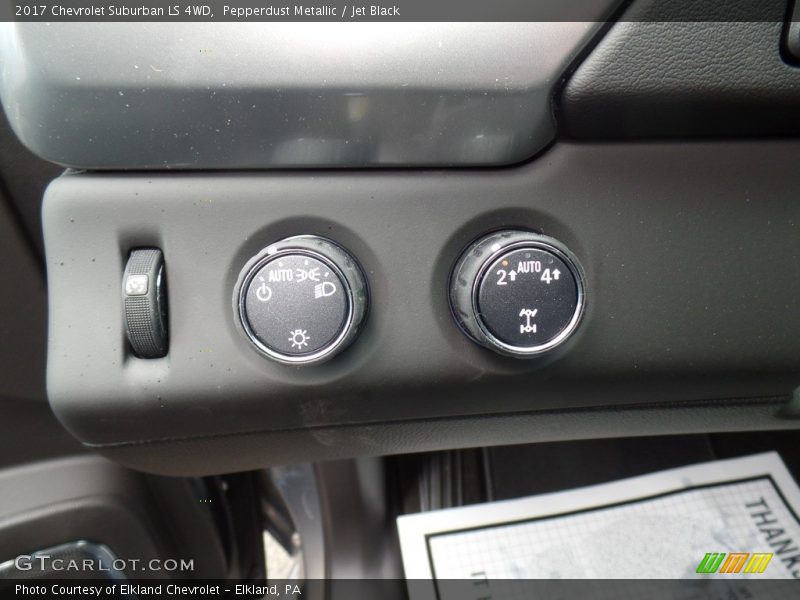 Pepperdust Metallic / Jet Black 2017 Chevrolet Suburban LS 4WD