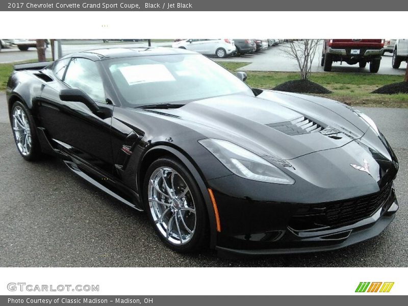 Front 3/4 View of 2017 Corvette Grand Sport Coupe
