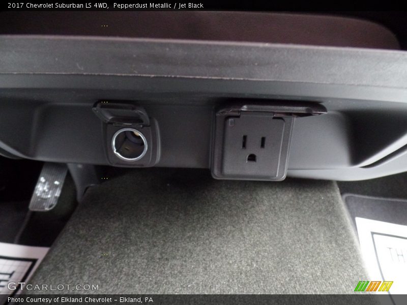 Pepperdust Metallic / Jet Black 2017 Chevrolet Suburban LS 4WD