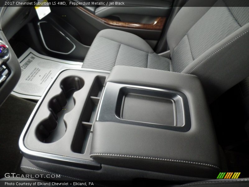 Pepperdust Metallic / Jet Black 2017 Chevrolet Suburban LS 4WD