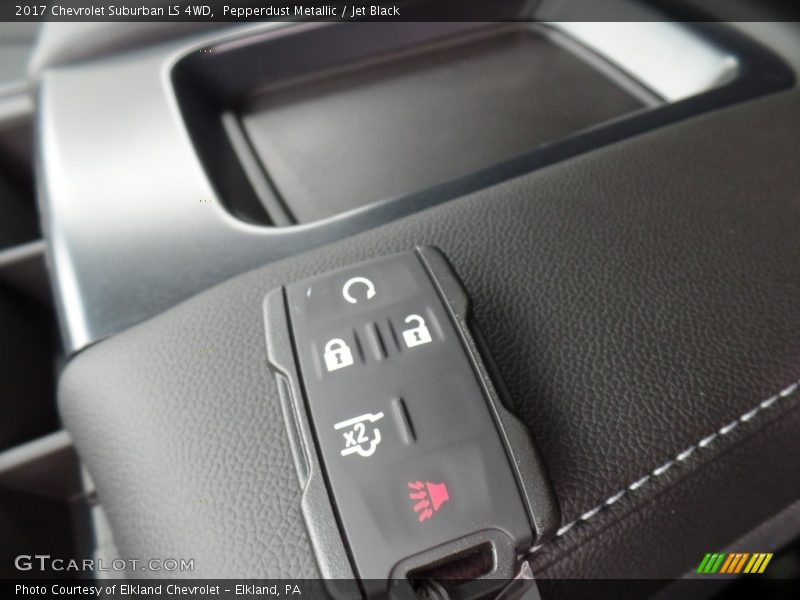 Pepperdust Metallic / Jet Black 2017 Chevrolet Suburban LS 4WD