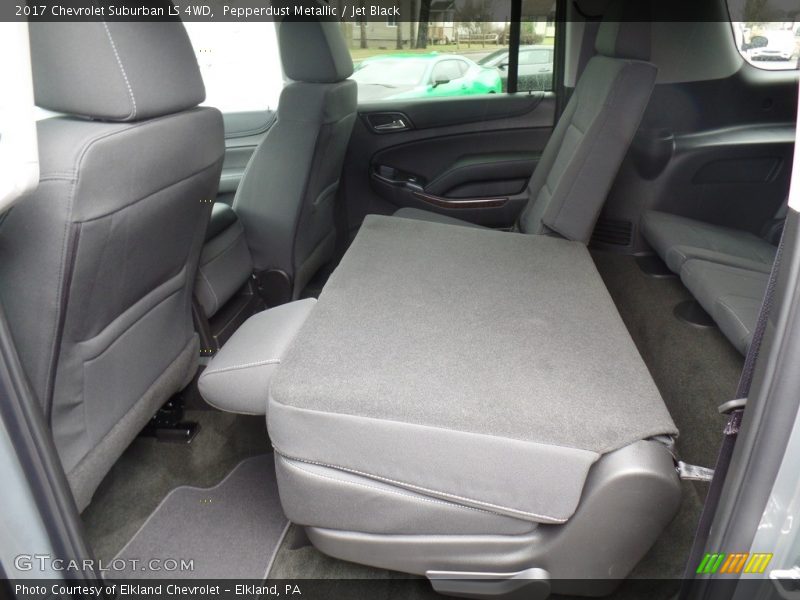 Pepperdust Metallic / Jet Black 2017 Chevrolet Suburban LS 4WD