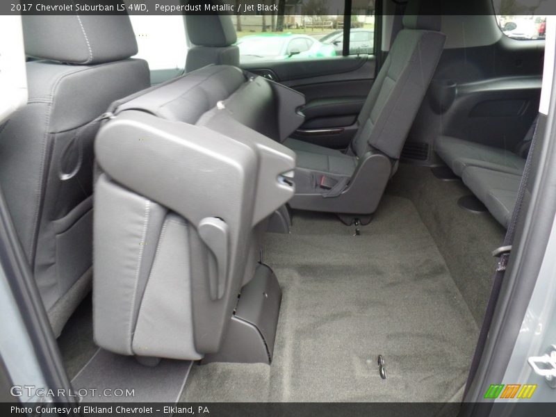 Pepperdust Metallic / Jet Black 2017 Chevrolet Suburban LS 4WD
