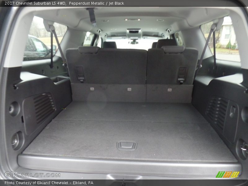 Pepperdust Metallic / Jet Black 2017 Chevrolet Suburban LS 4WD