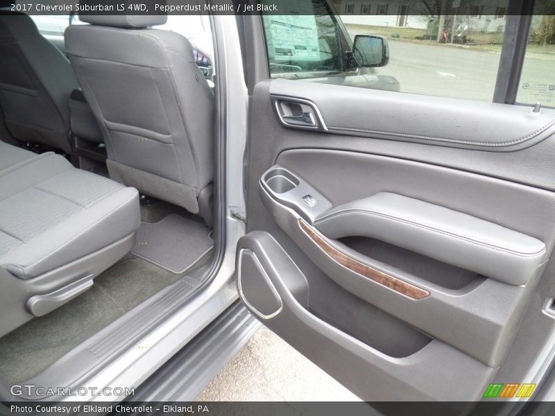 Pepperdust Metallic / Jet Black 2017 Chevrolet Suburban LS 4WD