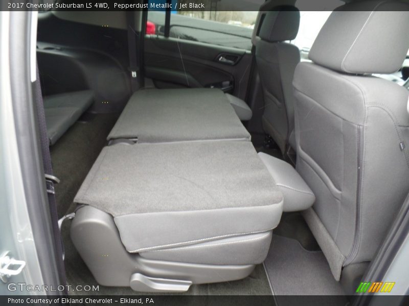 Pepperdust Metallic / Jet Black 2017 Chevrolet Suburban LS 4WD