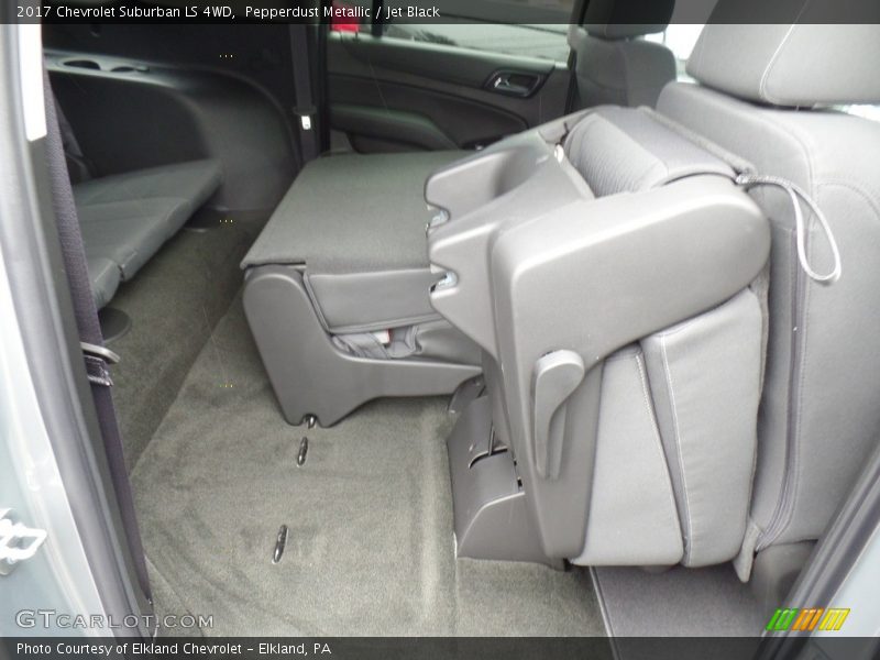 Pepperdust Metallic / Jet Black 2017 Chevrolet Suburban LS 4WD