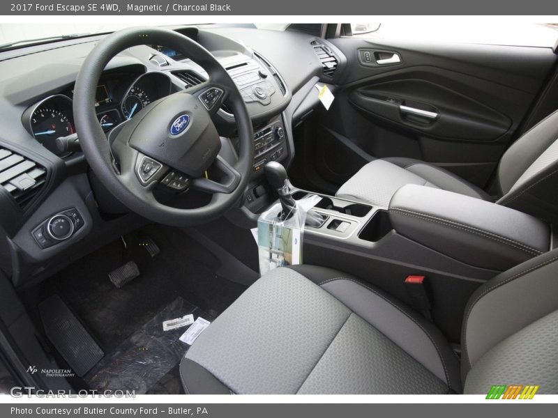 Magnetic / Charcoal Black 2017 Ford Escape SE 4WD
