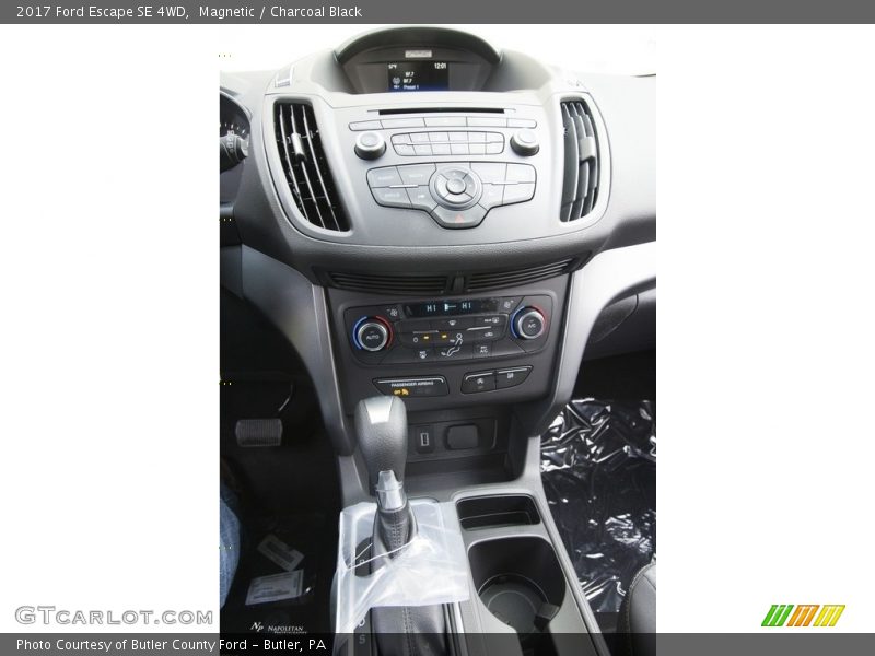 Magnetic / Charcoal Black 2017 Ford Escape SE 4WD