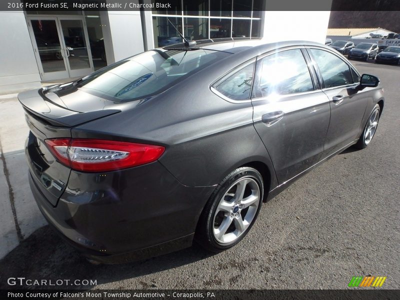 Magnetic Metallic / Charcoal Black 2016 Ford Fusion SE