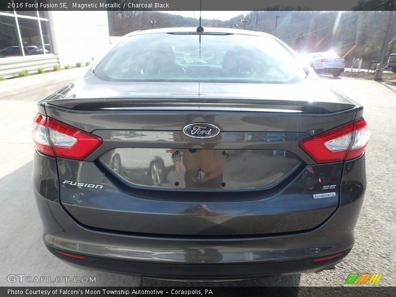 Magnetic Metallic / Charcoal Black 2016 Ford Fusion SE