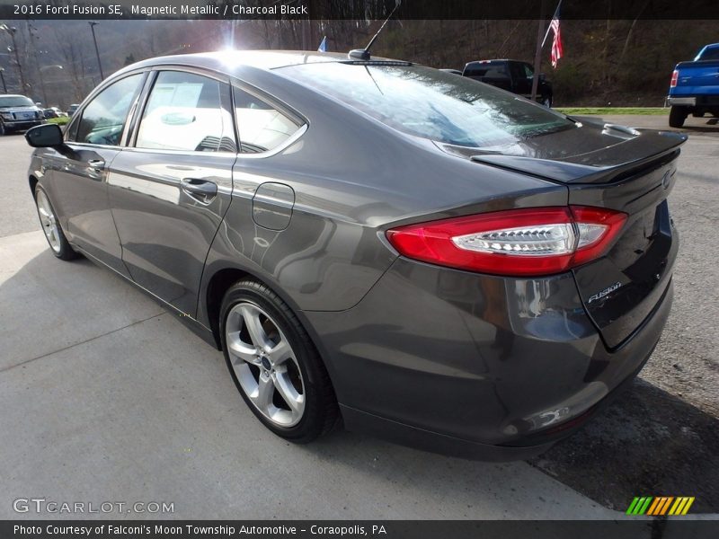 Magnetic Metallic / Charcoal Black 2016 Ford Fusion SE