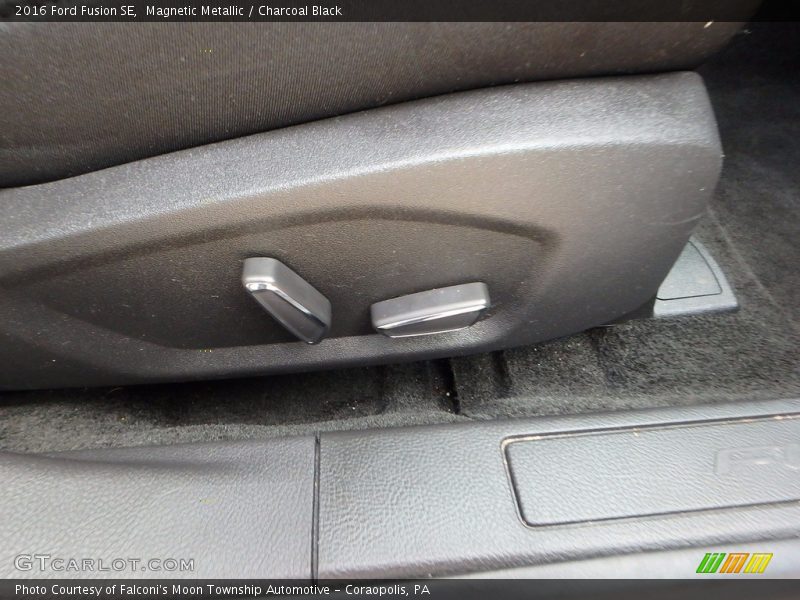 Magnetic Metallic / Charcoal Black 2016 Ford Fusion SE