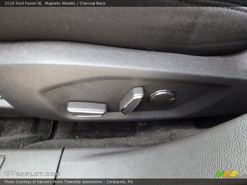 Magnetic Metallic / Charcoal Black 2016 Ford Fusion SE
